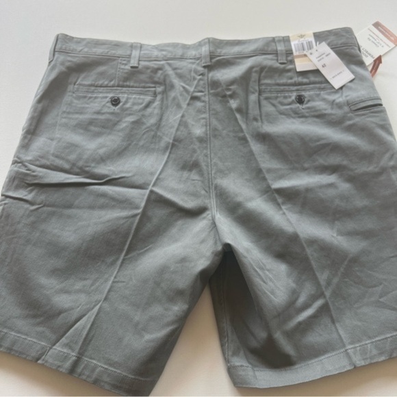 NWT LEVI STRAUSS DOCKERS MEN‎ SIZE 42 (42x9.5) GRAY SHORTS-STRETCH MID RISE (A4) - Picture 5 of 7